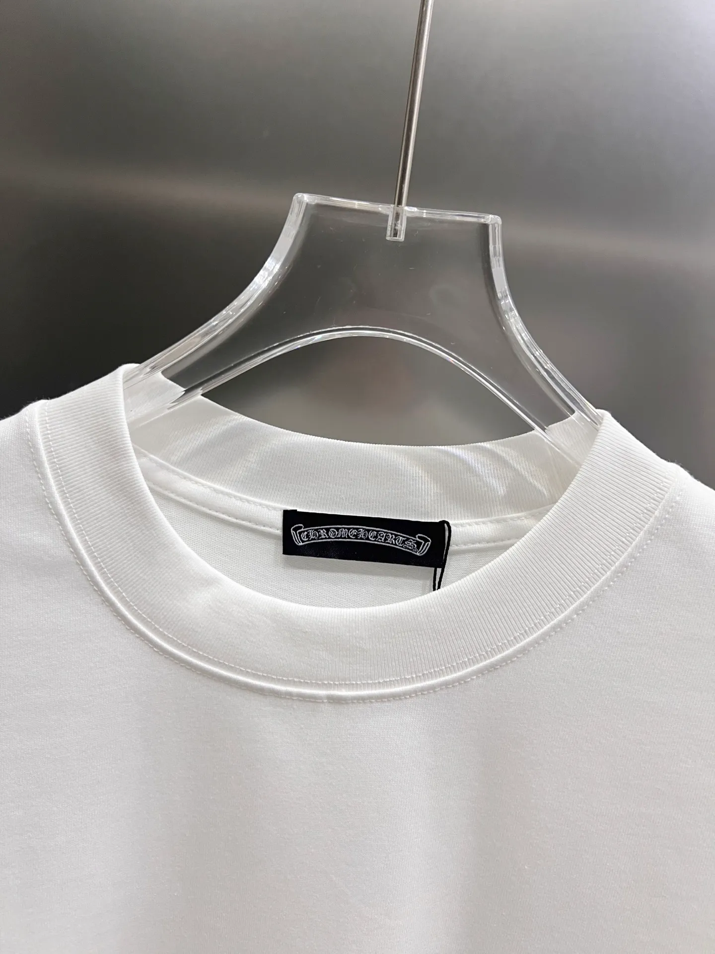 🅿️190 CH Crow 2025 Autumn and Winter New Short-sleeved T-shirt Cross leather craft Customized hardware metal + Middle Eastern Australian diamond design craft The real thing is great🔥Same style for men and women, loose version Size S M L XL XXL Five sizes Black White Angora Red